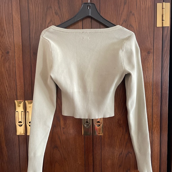 H&M SWEATER - Picture 2 of 3